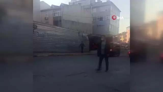 Son dakika haberi! Avcılar'da asker uğurlama konvoyunda kamyondan silahla hava ateş açtılar Son dakika haberi! Avcılar'da asker uğurlama konvoyunda kamyondan silahla hava ateş açtılar