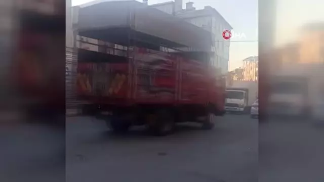 Son dakika haberi! Avcılar'da asker uğurlama konvoyunda kamyondan silahla hava ateş açtılar Son dakika haberi! Avcılar'da asker uğurlama konvoyunda kamyondan silahla hava ateş açtılar