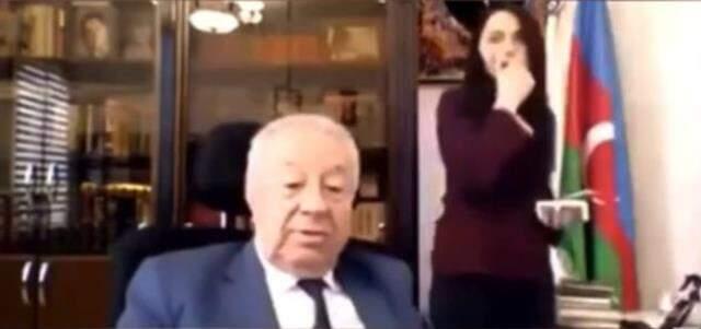 Azerbaycanlı eski milletvekili, sekreterinin kalçasına dokunurken kameraya yakalandı Azerbaycanlı eski milletvekili, sekreterinin kalçasına dokunurken kameraya yakalandı