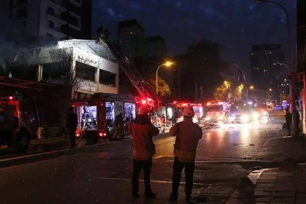 Bağcılar'da bir iş yerinde meydana gelen patlama ortalığı savaş alanına çevirdi Bağcılar'da bir iş yerinde meydana gelen patlama ortalığı savaş alanına çevirdi