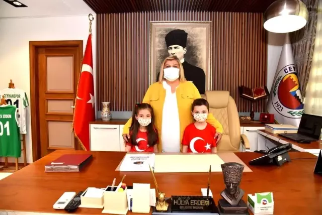 Son dakika haberi! Başkan Erdem makamı çocuklara teslim etti Son dakika haberi! Başkan Erdem makamı çocuklara teslim etti
