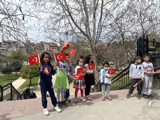 Beyoğlu'nda '23 Nisan Otobüsü' ile bayram coşkusu