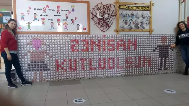 Bin 300 bisküviyle '23 Nisan Kutlu Olsun' yazdılar Bin 300 bisküviyle '23 Nisan Kutlu Olsun' yazdılar