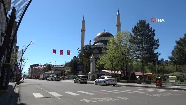 Bingöl'de 23 Nisan çelenk sunma programı ile kutlandı Bingöl'de 23 Nisan çelenk sunma programı ile kutlandı