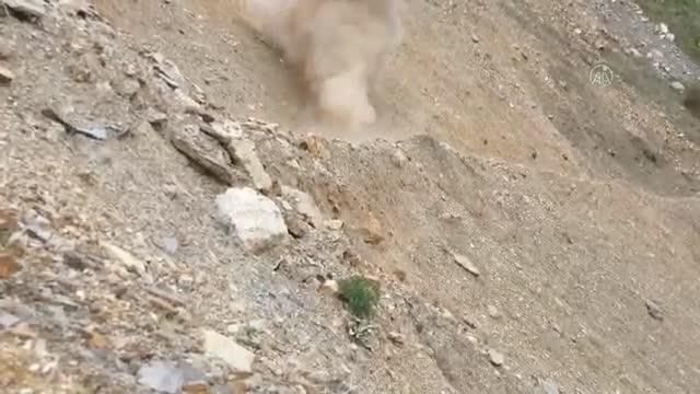 Son dakika haber! BİTLİS- PKK'lı teröristlere ait mühimmat imha edildi Son dakika haber! BİTLİS- PKK'lı teröristlere ait mühimmat imha edildi