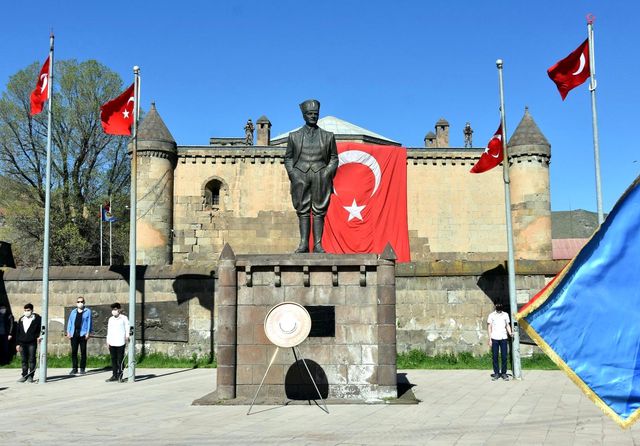 Bitlis'te 23 Nisan kutlaması Bitlis'te 23 Nisan kutlaması