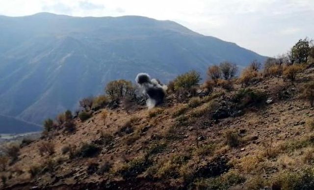 Bitlis'te teröristlere ait el bombası ve EYP düzenekleri bulundu Bitlis'te teröristlere ait el bombası ve EYP düzenekleri bulundu