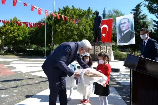 Bozyazı'da 23 Nisan sade bir törenle kutlandı