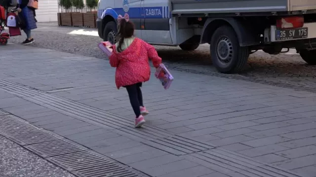 Son dakika: Bucalı çocuklar 23 Nisan'a sürpriz hediyeyle uyandı Son dakika: Bucalı çocuklar 23 Nisan'a sürpriz hediyeyle uyandı