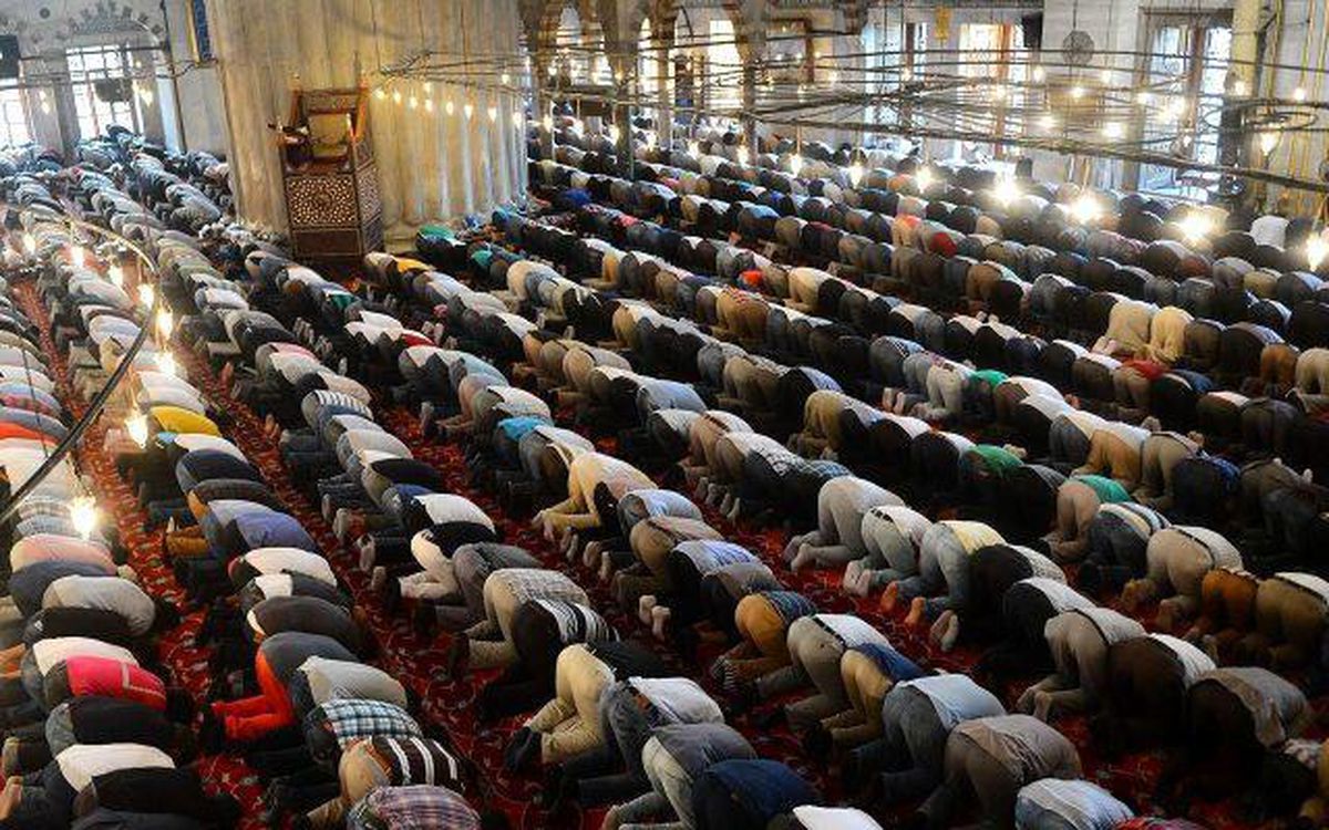 Bugün Cuma namazı kılınacak mı? 23 Nisan camilerde Cuma namazı var mı? 23 Nisan Cuma namazı kılınacak mı?