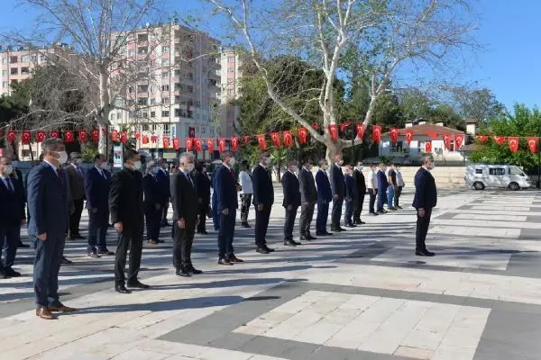 Çukurova'da 23 Nisan, törenlerle kutlandı Çukurova'da 23 Nisan, törenlerle kutlandı