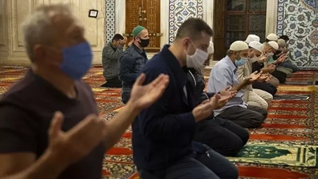 Cuma namazı camilerde kılınabilecek mi? Merak edilen soruya İçişleri Bakanlığı yanıt verdi Cuma namazı camilerde kılınabilecek mi? Merak edilen soruya İçişleri Bakanlığı yanıt verdi