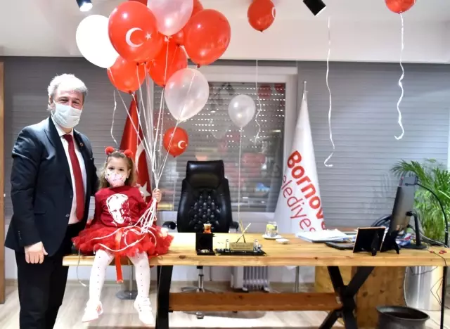 İzmir depreminin mucize bebeği Ayda, Bornova'da başkanlık koltuğuna oturdu İzmir depreminin mucize bebeği Ayda, Bornova'da başkanlık koltuğuna oturdu
