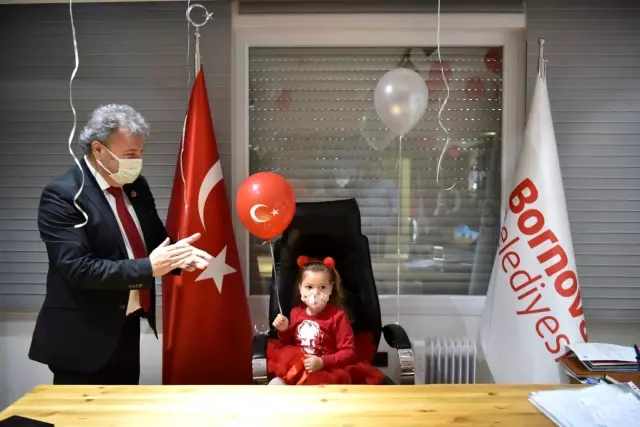 İzmir depreminin mucize bebeği Ayda, Bornova'da başkanlık koltuğuna oturdu İzmir depreminin mucize bebeği Ayda, Bornova'da başkanlık koltuğuna oturdu