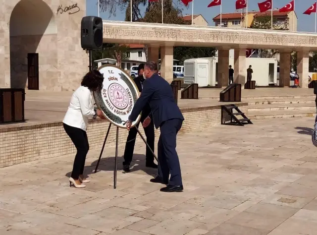 Didim'de 23 Nisan kent meydanında törenle kutlandı Didim'de 23 Nisan kent meydanında törenle kutlandı