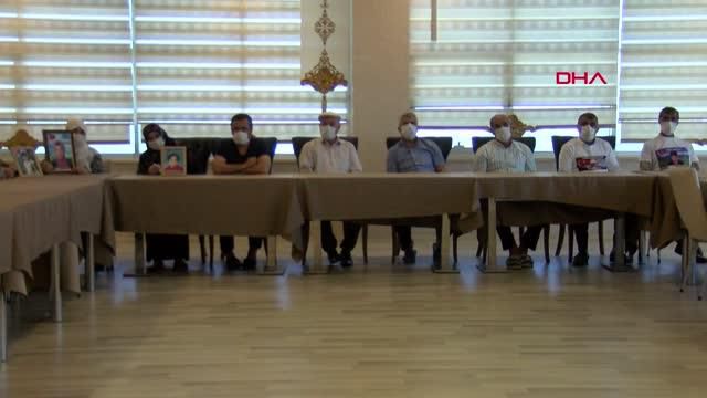 DİYARBAKIR EVLAT NÖBETİNDEKİ ANNE: BU BAYRAM DA FADİME'M YOK DİYARBAKIR EVLAT NÖBETİNDEKİ ANNE: BU BAYRAM DA FADİME'M YOK