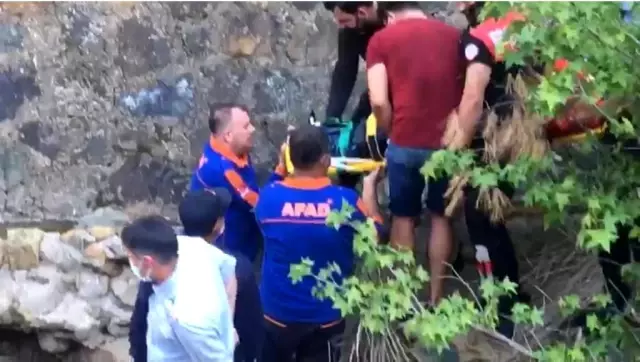 Doğa gezisinde kayalıklardan düştü Doğa gezisinde kayalıklardan düştü