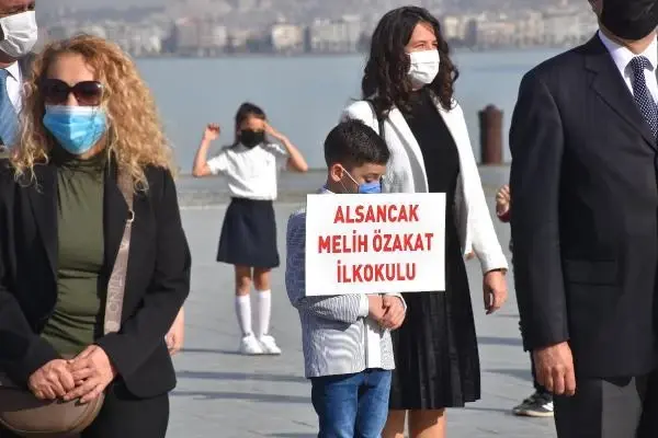 BİTLİS'TE 23 NİSAN TÖRENİ BİTLİS'TE 23 NİSAN TÖRENİ