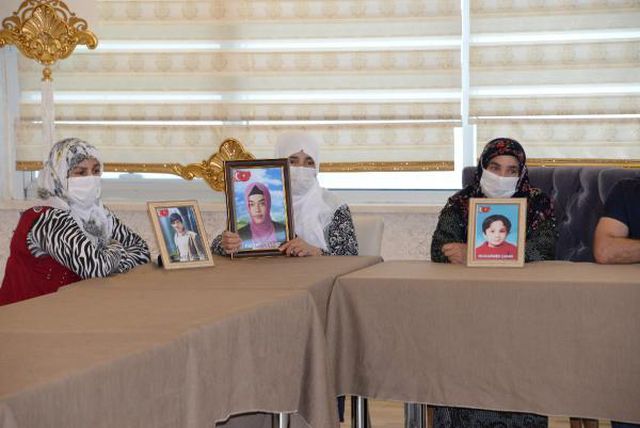 DİYARBAKIR EVLAT NÖBETİNDEKİ ANNE: BU BAYRAM DA FADİME'M YOK DİYARBAKIR EVLAT NÖBETİNDEKİ ANNE: BU BAYRAM DA FADİME'M YOK