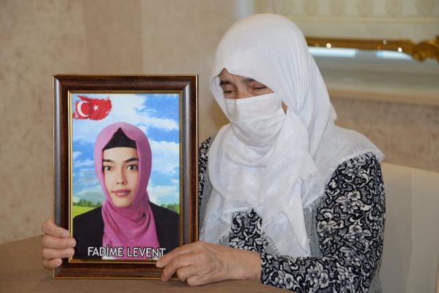 DİYARBAKIR EVLAT NÖBETİNDEKİ ANNE: BU BAYRAM DA FADİME'M YOK DİYARBAKIR EVLAT NÖBETİNDEKİ ANNE: BU BAYRAM DA FADİME'M YOK