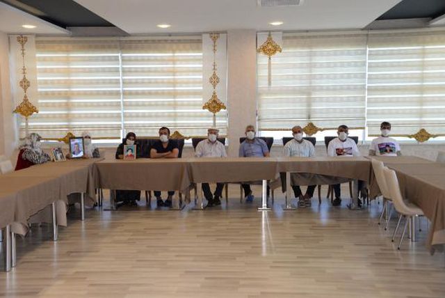 DİYARBAKIR EVLAT NÖBETİNDEKİ ANNE: BU BAYRAM DA FADİME'M YOK DİYARBAKIR EVLAT NÖBETİNDEKİ ANNE: BU BAYRAM DA FADİME'M YOK