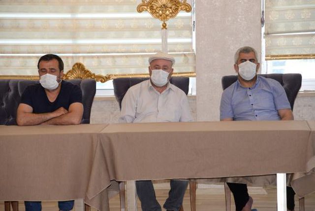 DİYARBAKIR EVLAT NÖBETİNDEKİ ANNE: BU BAYRAM DA FADİME'M YOK DİYARBAKIR EVLAT NÖBETİNDEKİ ANNE: BU BAYRAM DA FADİME'M YOK
