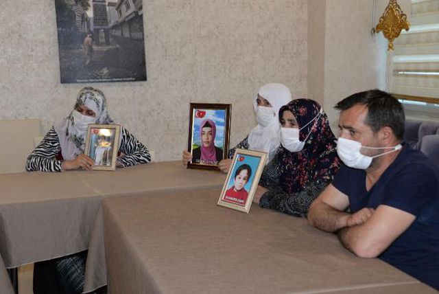 DİYARBAKIR EVLAT NÖBETİNDEKİ ANNE: BU BAYRAM DA FADİME'M YOK DİYARBAKIR EVLAT NÖBETİNDEKİ ANNE: BU BAYRAM DA FADİME'M YOK