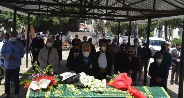 Gazeteci Selahattin Duman, Bodrum'da son yolculuğuna uğurlandı Gazeteci Selahattin Duman, Bodrum'da son yolculuğuna uğurlandı