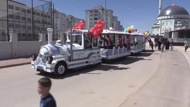 Son dakika haberi! GAZİANTEP - 23 Nisan coşkusu çocuk şarkılarının çalındığı konvoylarla yaşatıldı Son dakika haberi! GAZİANTEP - 23 Nisan coşkusu çocuk şarkılarının çalındığı konvoylarla yaşatıldı