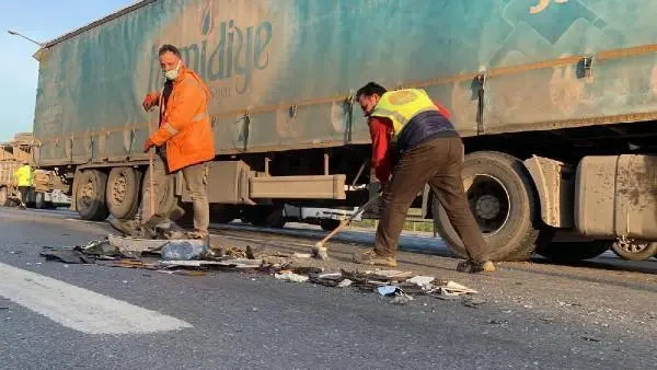 GAZİOSMANPAŞA'DA TIR, TAKSİYE ÇARPTI; ŞOFÖR AĞIR YARALANDI