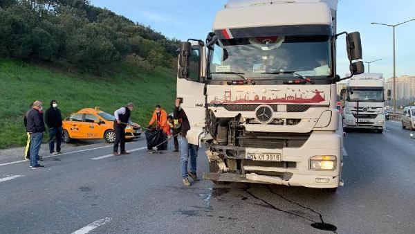 Gaziosmanpaşa'da TIR, taksiye çarptı; şoför ağır yaralandı