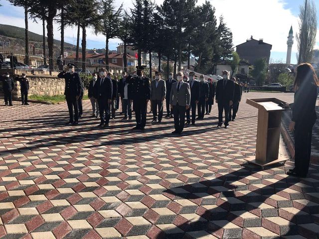 Gölpazarı'nda 23 Nisan buruk kutlandı Gölpazarı'nda 23 Nisan buruk kutlandı