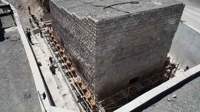 Hasankeyf'teki Küçük Saray'ın baraj suyundan etkilenmemesi için yükseltme çalışması yapılıyor Hasankeyf'teki Küçük Saray'ın baraj suyundan etkilenmemesi için yükseltme çalışması yapılıyor