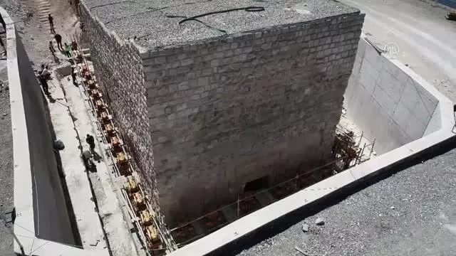 Hasankeyf'teki Küçük Saray'ın baraj suyundan etkilenmemesi için yükseltme çalışması yapılıyor Hasankeyf'teki Küçük Saray'ın baraj suyundan etkilenmemesi için yükseltme çalışması yapılıyor