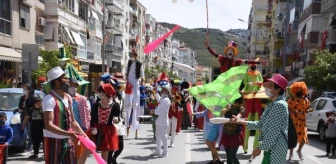 İzmir'de çizgi film karakterli 23 Nisan kutlaması