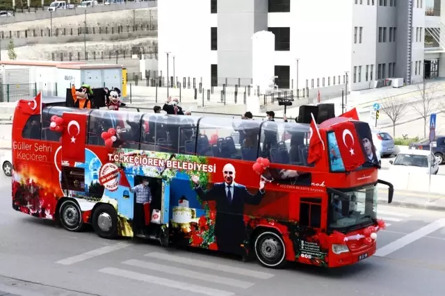 Keçiören'de üstü açık otobüsle 23 Nisan coşkusu Keçiören'de üstü açık otobüsle 23 Nisan coşkusu