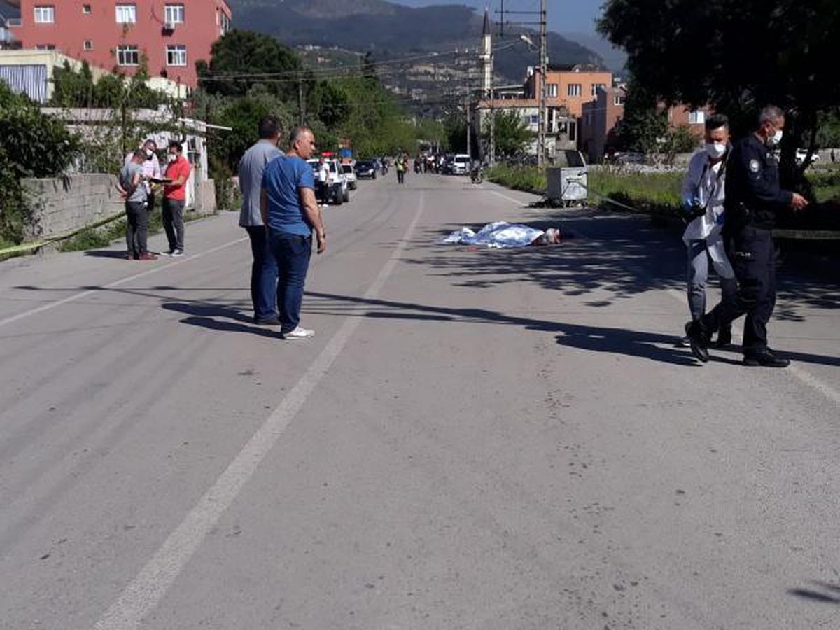 Komşularının yüksek sesli sohbetinden rahatsız olan cani, tüfekle dehşet saçıp intihar etti