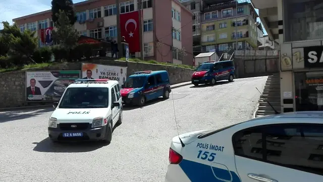 Polis ve jandarmadan 23 Nisan konvoyu Polis ve jandarmadan 23 Nisan konvoyu