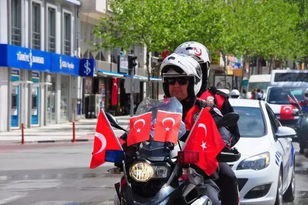 Manisa'da '23 Nisan' konvoyu