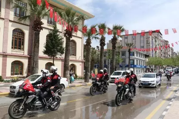 Manisa'da '23 Nisan' konvoyu
