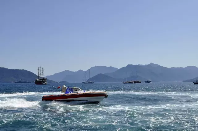 Marmaris polisinden kankalı, meşaleli, dövizli kortej Marmaris polisinden kankalı, meşaleli, dövizli kortej