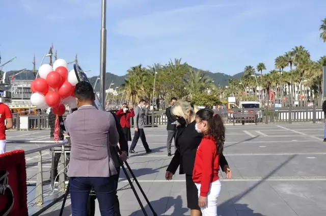 Marmaris'te 23 Nisan çelenk sunma töreni gerçekleşti Marmaris'te 23 Nisan çelenk sunma töreni gerçekleşti