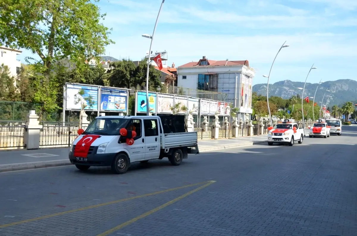 Marmaris'te konvoylu 23 Nisan kutlaması