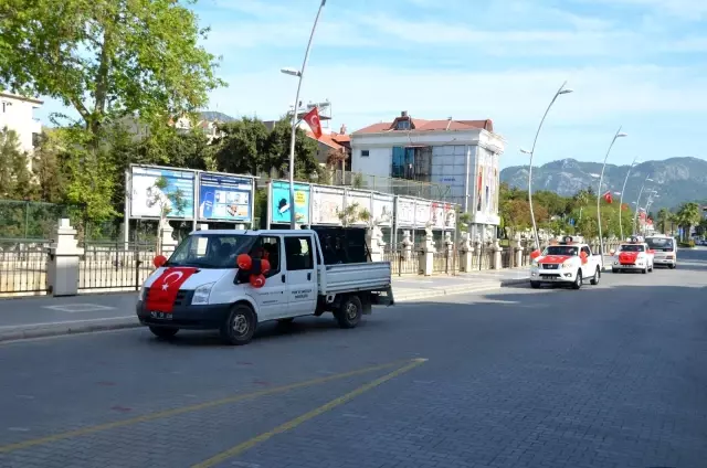 Marmaris'te konvoylu 23 Nisan kutlaması Marmaris'te konvoylu 23 Nisan kutlaması
