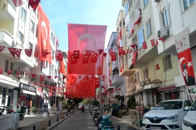 Marmaris'te konvoylu 23 Nisan kutlaması Marmaris'te konvoylu 23 Nisan kutlaması