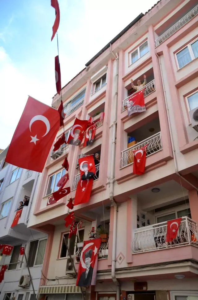 Marmaris'te konvoylu 23 Nisan kutlaması Marmaris'te konvoylu 23 Nisan kutlaması