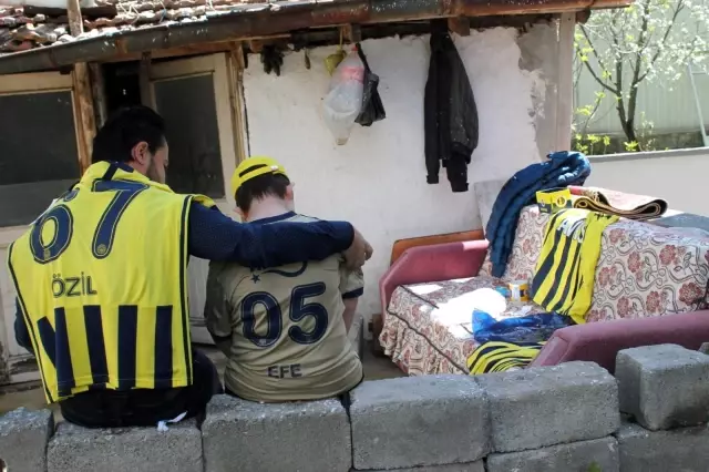 Mesut Özil'den Down sendromlu çocuğa 23 Nisan sürprizi Mesut Özil'den Down sendromlu çocuğa 23 Nisan sürprizi