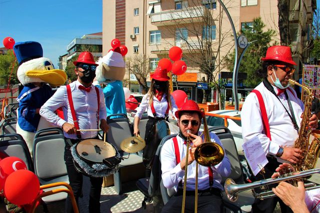 moral otobusuyle 23 nisan coskusunu evlere 4 14085946 o
