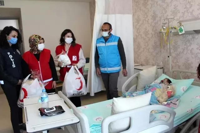 Polatlı Kızılay yetim ve hasta çocukların yüzünü güldürdü Polatlı Kızılay yetim ve hasta çocukların yüzünü güldürdü