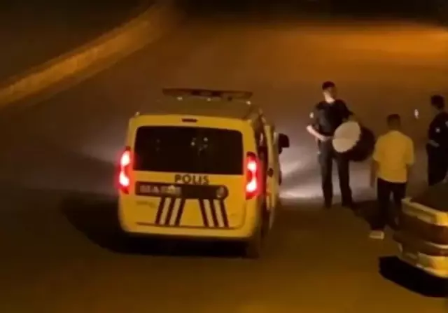Polis sahurda davul çaldı Polis sahurda davul çaldı